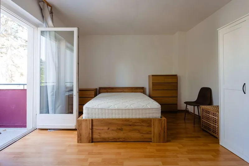 Bright & Furnished 1-room apartment with balcony – 12-months sublet — photo 1
